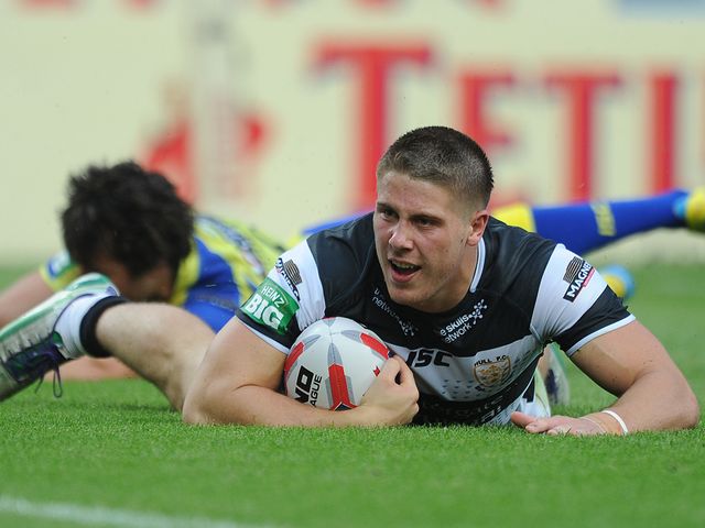 Tom Lineham goes in for a Hull FC try