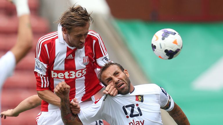 Peter Crouch: Stoke striker struck the post in 0-0 draw with Genoa