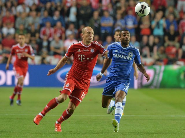 Robben and Cole keep focus on the ball.