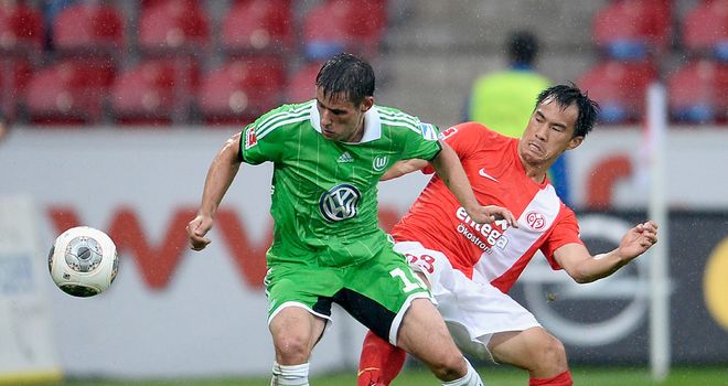 Christian Traesch battles with Shinji Okazaki