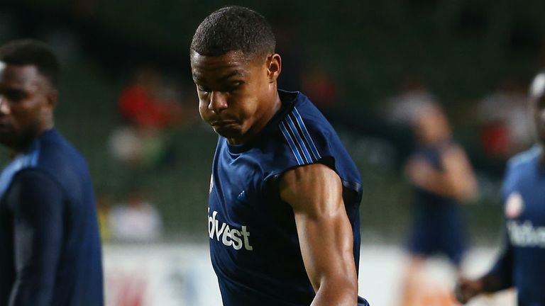 Mikael Mandron: Joins Fleetwood on loan