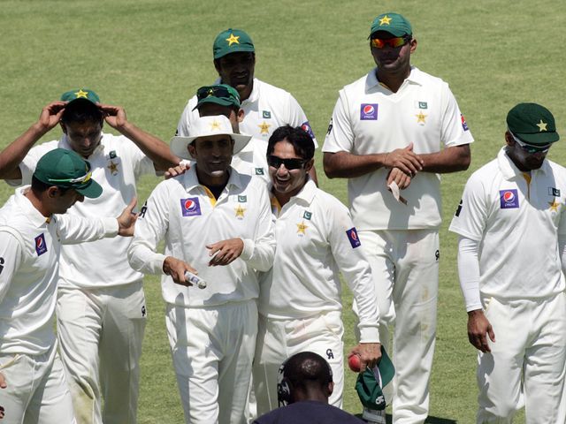 Pakistan celebrate their victory over Zimbabwe