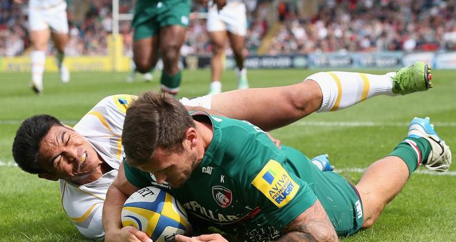 Adam Thompstone goes over for the first Leicester try