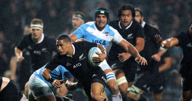 Aaron Smith of New Zealand makes a darting run