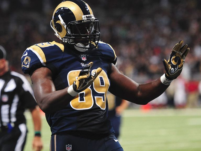 Jared Cook celebrates for the Rams