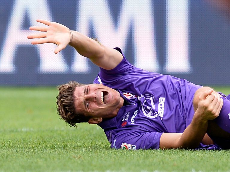 Mario Gomez: Injured knee during draw with Cagliari