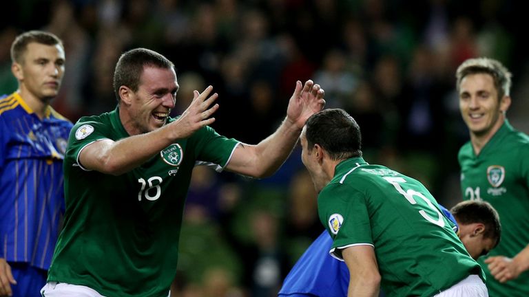 John O'Shea (r): Celebrates with Richard Dunne