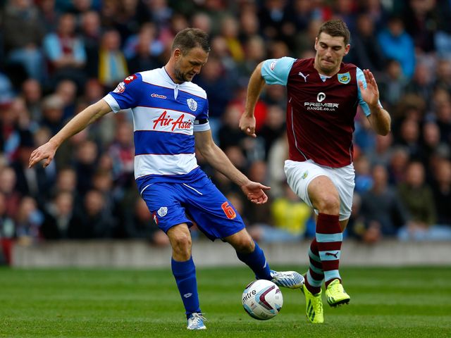 Sam Vokes tracks Clint Hill.