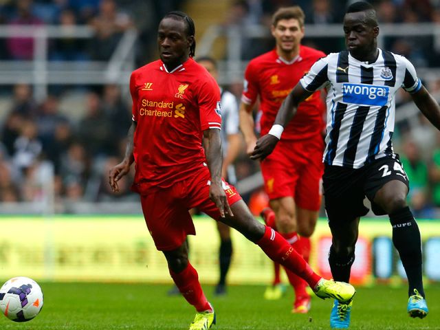 Moses looks to hold off Tiote