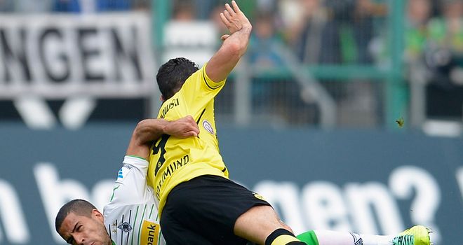 Alvaro Dominguez Soto and Robert Lewandowski battle for the ball