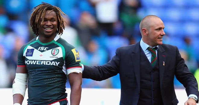 Marland Yarde celebrates with London Irish boss Brian Smith after the win over Harlequins