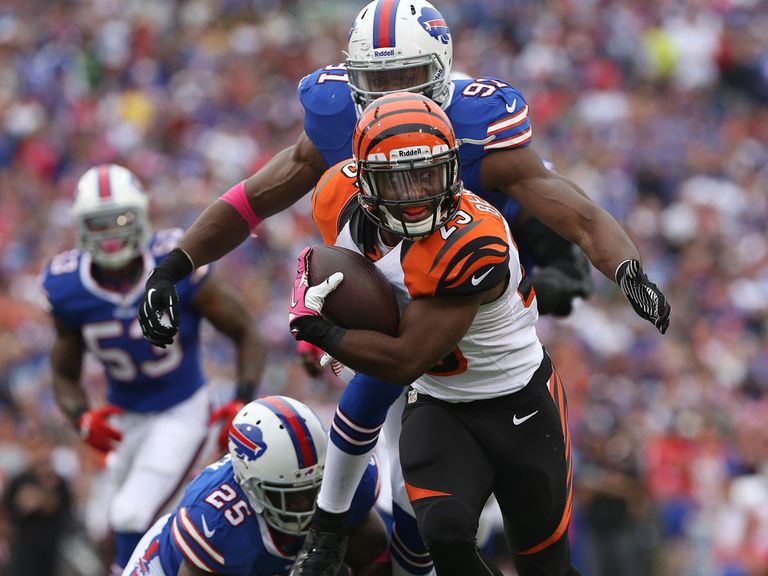 Giovani Bernard makes progress.