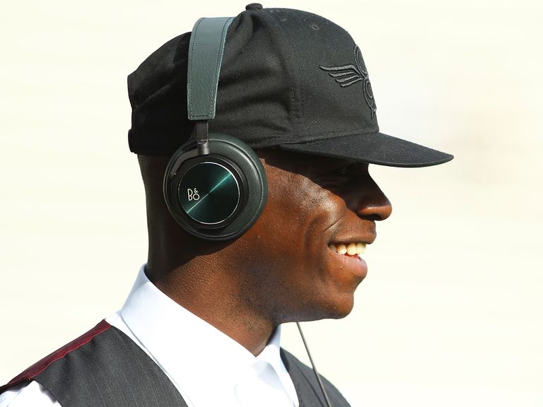 Balotelli: Staying with Milan, says Allegri