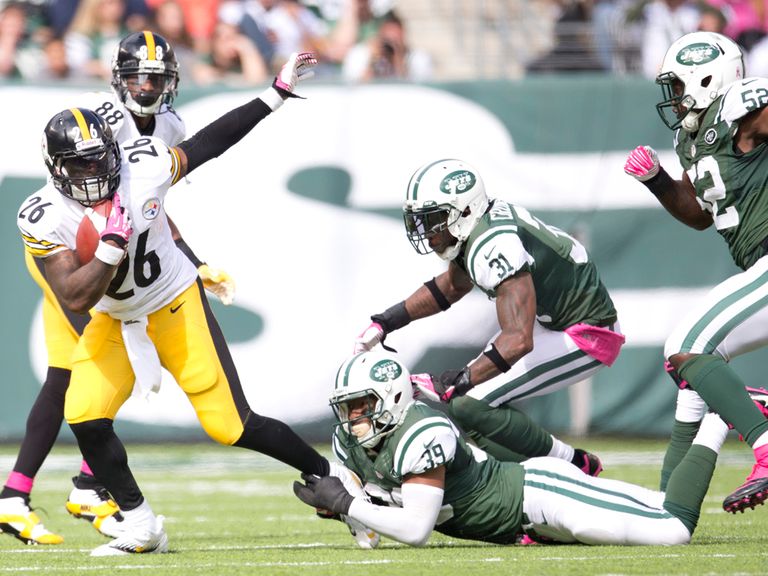 Le'Veon Bell looks to find space.