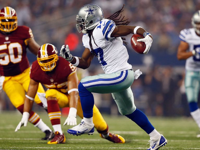 Dwayne Harris returns a punt for a touchdown