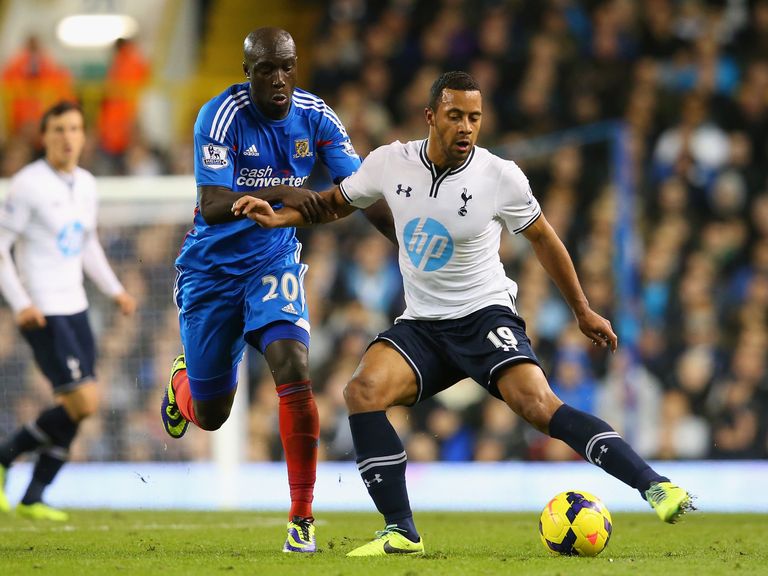 Mousa Dembele: Tottenham midfielder bemoans size of pitch