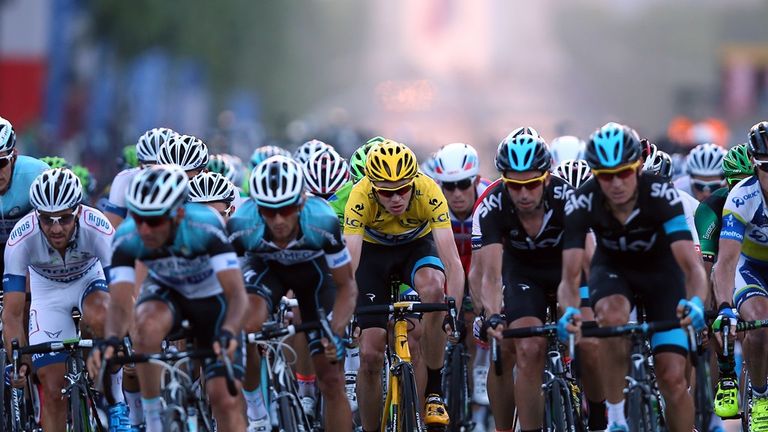 Chris Froome, centre, will look to repeat last year's dominance in 2014