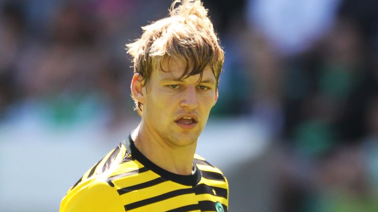 Glenn Loovens: Has joined Sheffield Wednesday