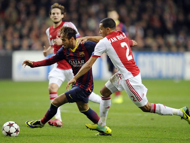 Neymar tries to get past Ricardo van Rhijn