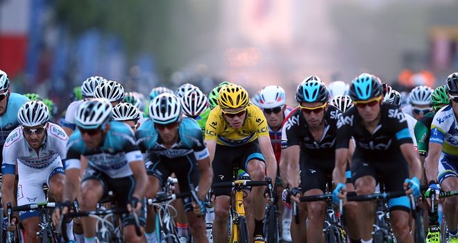 Chris Froome, centre, will look to repeat last year's dominance in 2014
