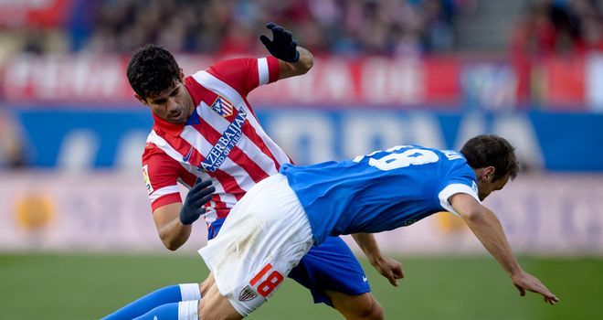 Diego Costa sees Carlos Gurpegi tumble
