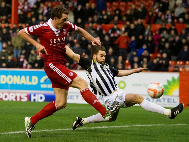 Aberdeen's Scott Vernon shoots