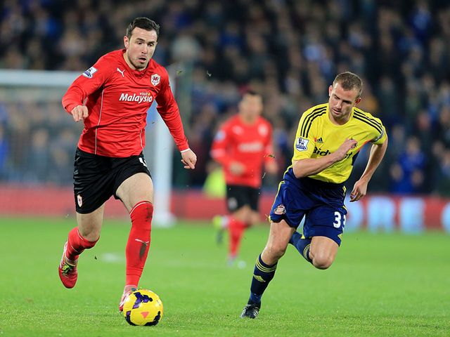 Jordon Mutch escapes from Lee Cattermole