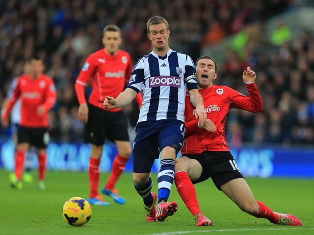 Chris Brunt is tackled by Jordon Mutch