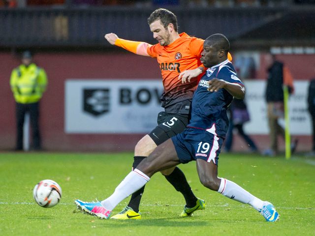 Gavin Gunning and Kevin Luckassen battle for the ball