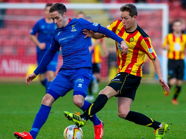 Graeme Shinnie of Inverness holds off James Craigen