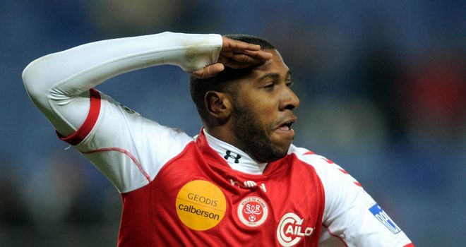 Christopher Glombard celebrates his goal for Reims
