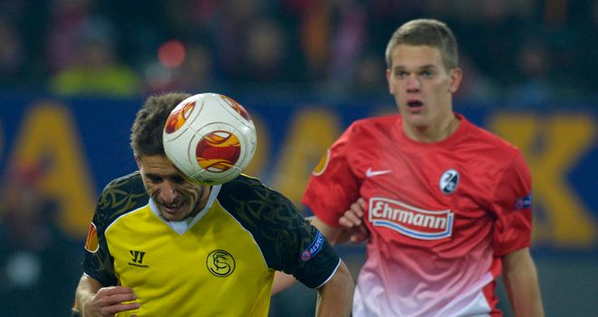 Daniel Carrico: Gets his head to the ball