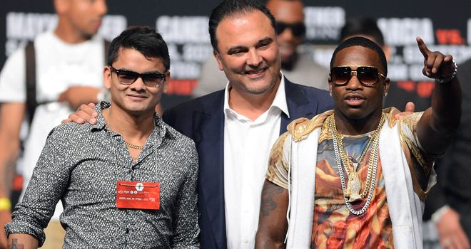 Richard Schaefer (centre): Chief executive quits Golden Boy