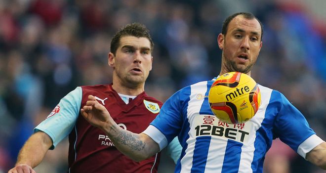 Sam Vokes (r) and Ivan Ramis battle for the ball