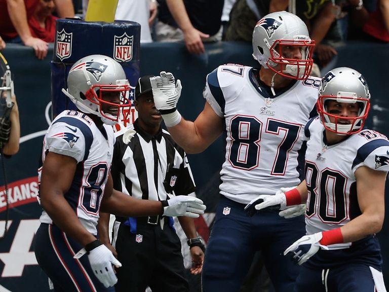 Gronkowski (87) celebrates a touchdown