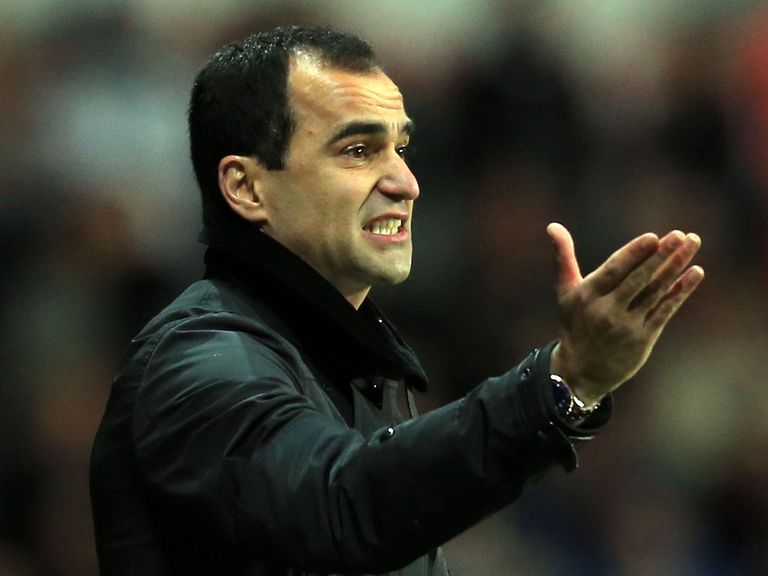 Roberto Martinez: Not interested in players' contracts