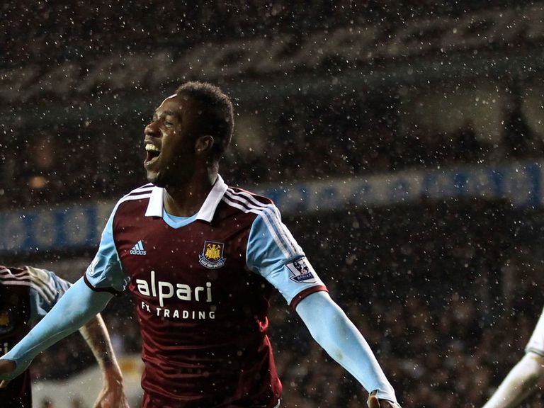 Modibo Maiga: Signs for QPR on loan