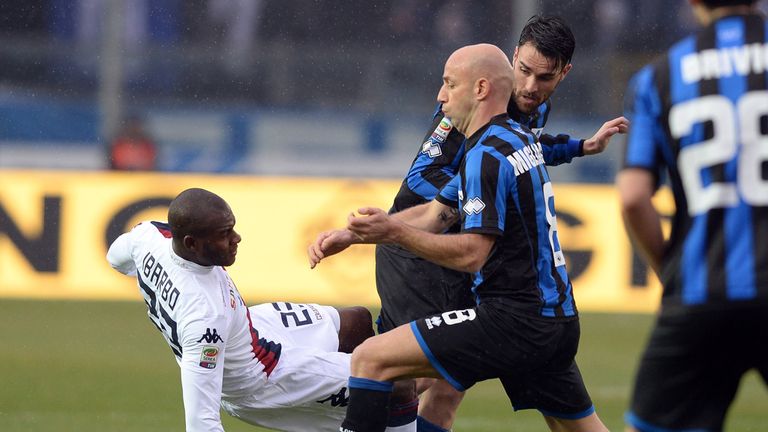 Victor Ibarbo takes a tumble