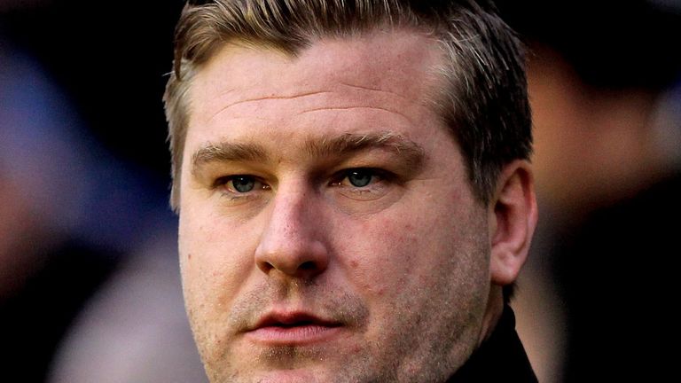 Karl Robinson: Wants a proven goalscorer