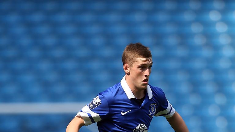 Chris Long: Loaned to Everton by MK Dons