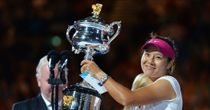 Li storms to Aussie title