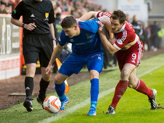 Josh Meekings holds off Scott Vernon