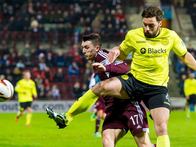 David Smith battles with Darren McGregor