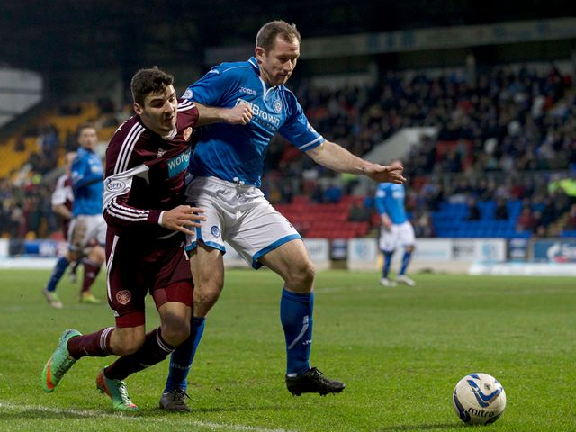 Frazer Wright holds off Callum Paterson