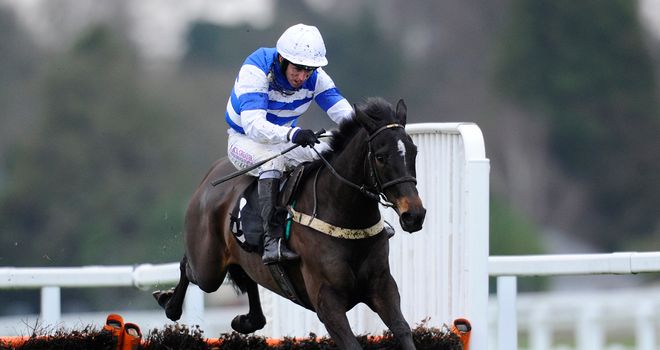 Leighton Aspell riding Astre De La Cour to victory