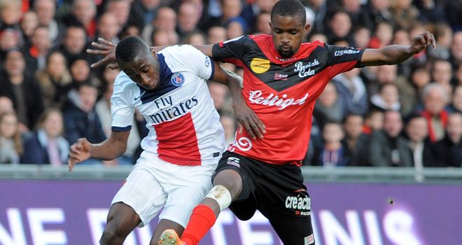 Blaise Matuidi tangles with Moustapha Diallo
