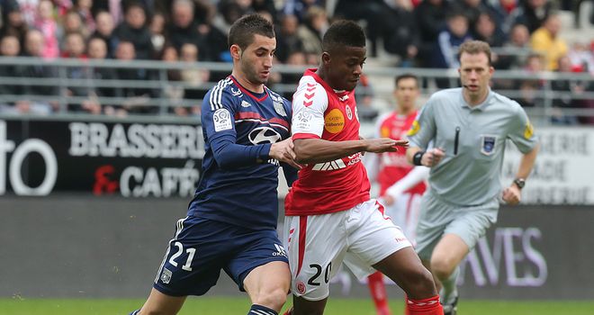 Maxime Gonalons and Floyd Ayite tangle