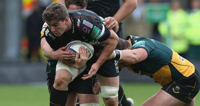 Sam Lewis: Has decided to remain with Ospreys