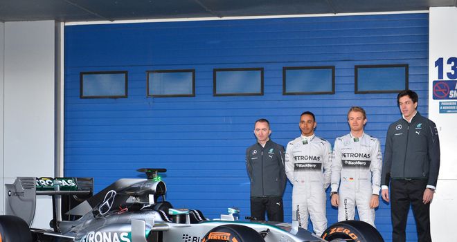 Paddyw Lowe, Lewis Hamilton, Nico Rosberg and Toto Wolff with the Mercedes W05