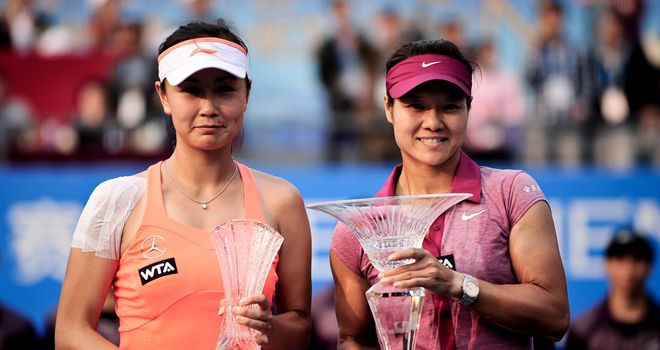Li Na (R): Defeated fellow Chinese player Peng Shuai in Shenzhen Open final